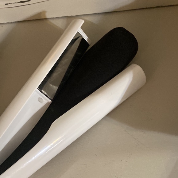 Tyme curling iron. Used once.  Great shape. - Picture 4 of 4